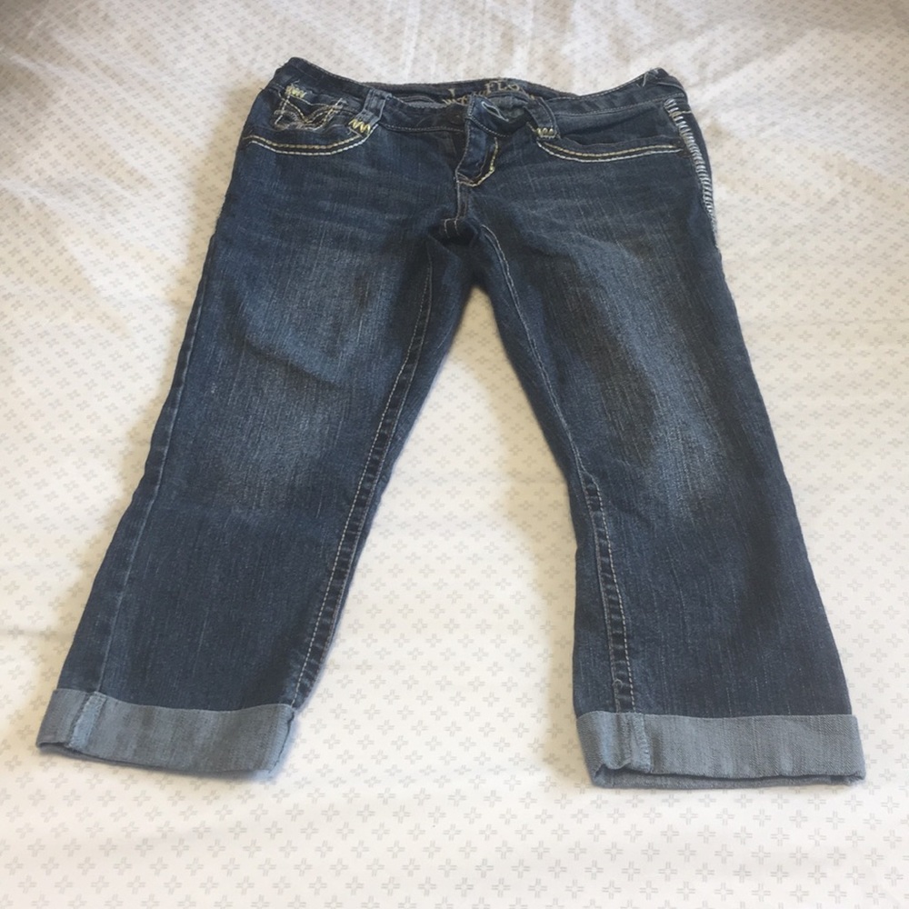 2/$8❗️Wallflower | Jean Capris